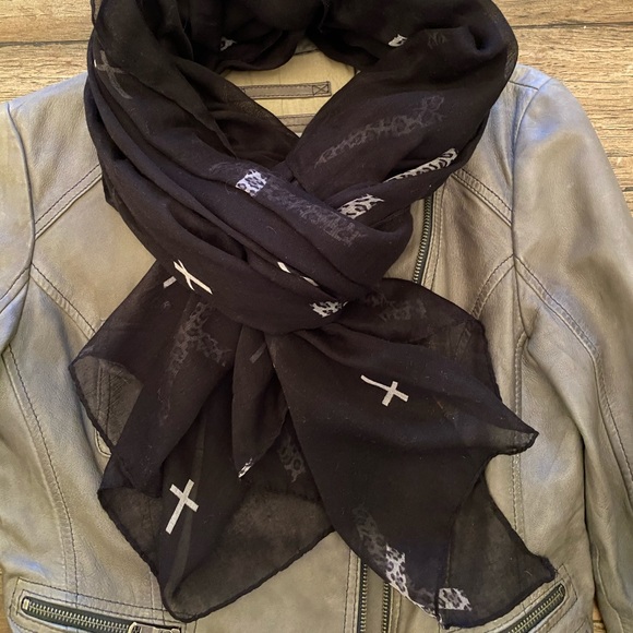Black Cross Scarf - Picture 2 of 3